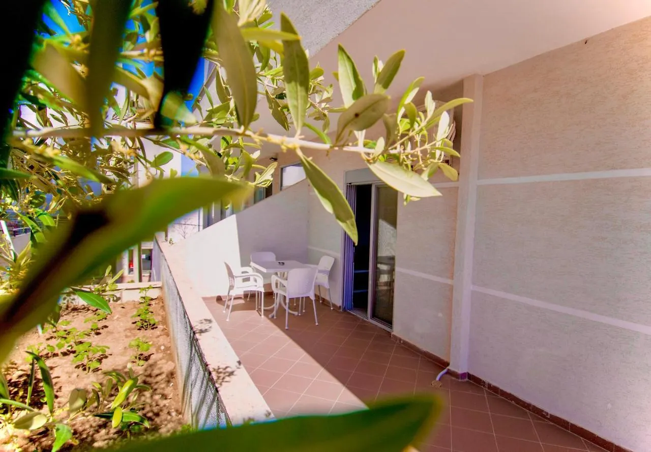 Grand Blue Aparthotel Sarande