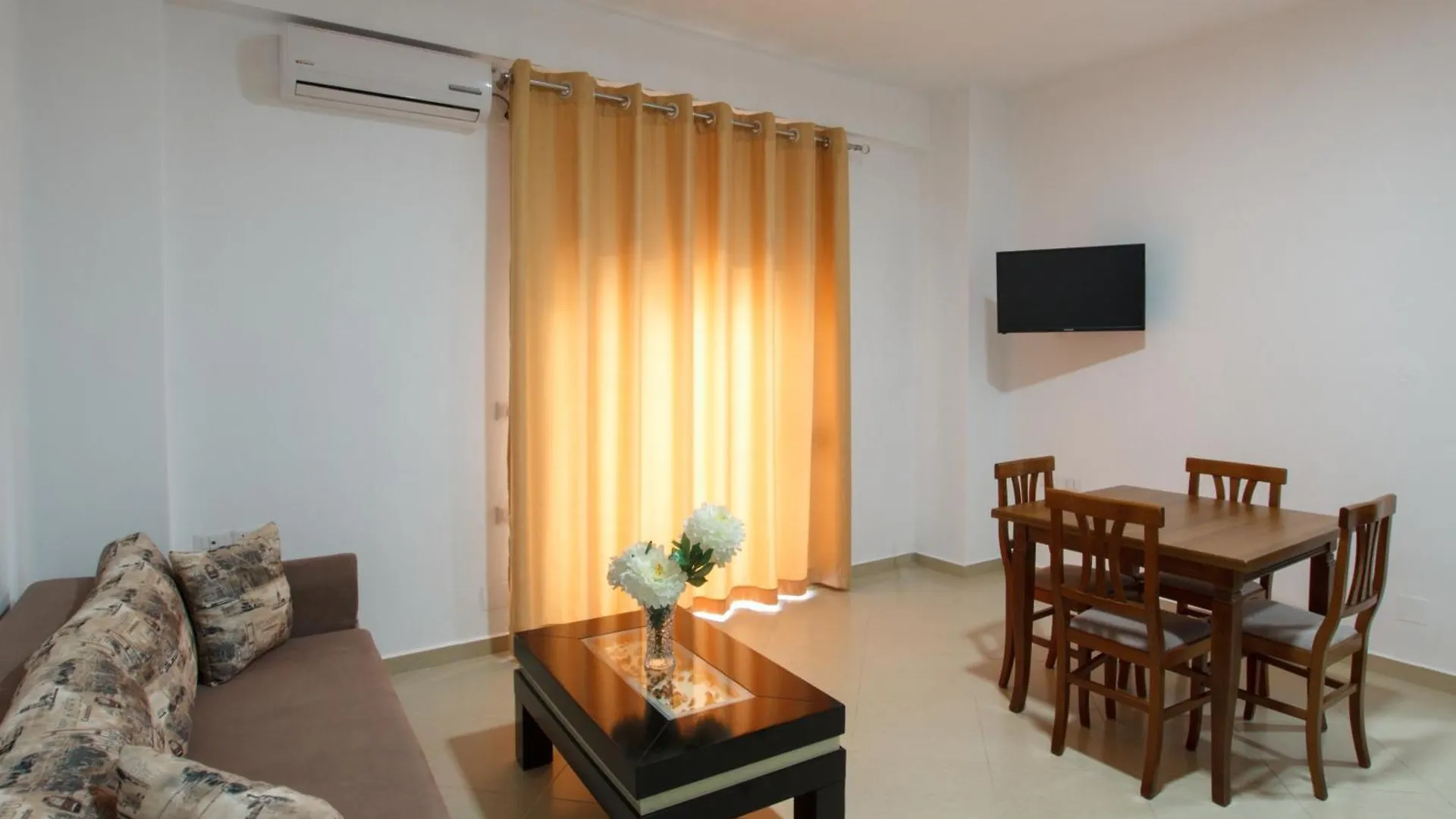Grand Blue Aparthotel Sarande 0*,